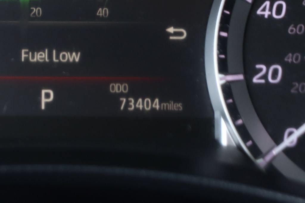 Used 2022 Toyota Highlander XLE FWD image 23