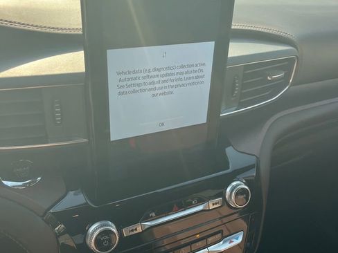 Used 2022 Ford Explorer King Ranch w/ Premium Technology Package image 11