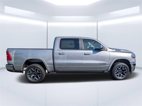 New 2026 Chrysler Pacifica Select image 2