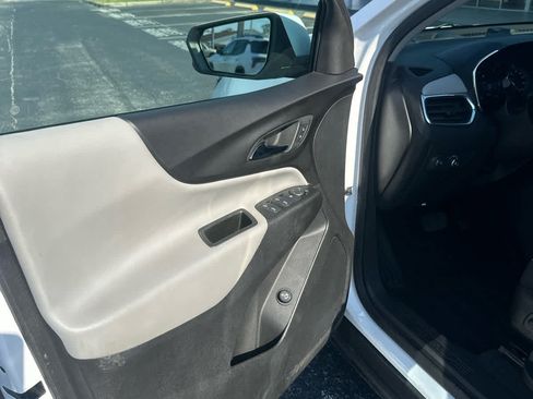 Used 2024 Chevrolet Equinox LT FWD image 17