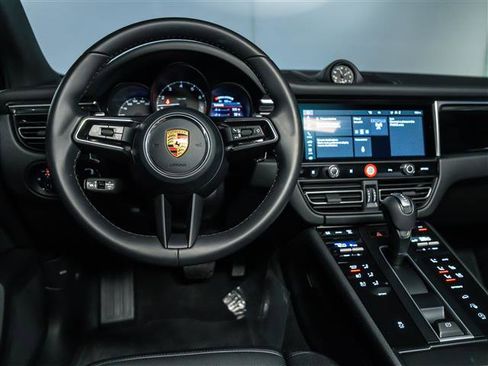 Certified 2026 Porsche Macan AWD/4WD image 19