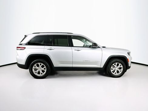 Used 2023 Jeep Grand Cherokee Limited image 10