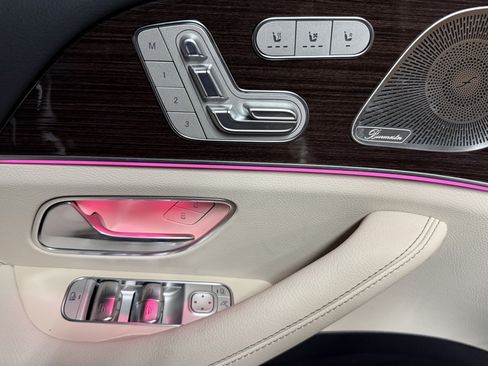 New 2026 Mercedes-Benz GLS 580 4MATIC image 9