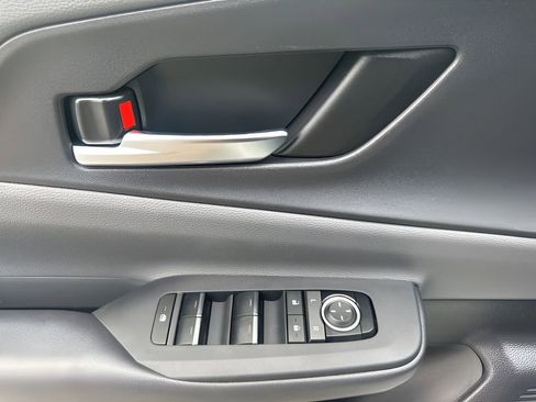 Used 2025 Toyota Prius XLE image 25