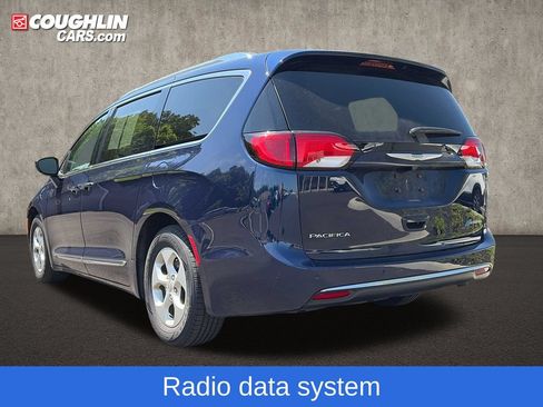 Used 2018 Chrysler Pacifica Touring-L FWD image 6