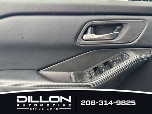 Used 2025 Nissan Rogue SV AWD/4WD image 13