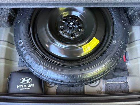Used 2025 Hyundai Tucson Limited FWD image 34