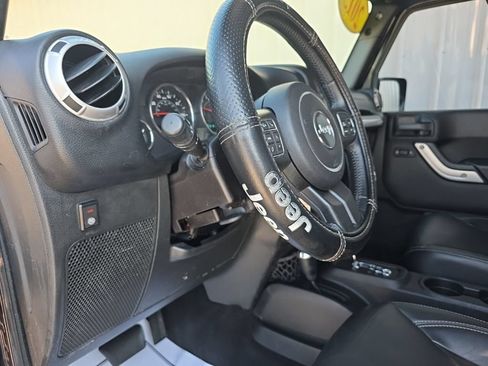 Used 2015 Jeep Wrangler Unlimited Sahara w/ Dual Top Group AWD/4WD image 14