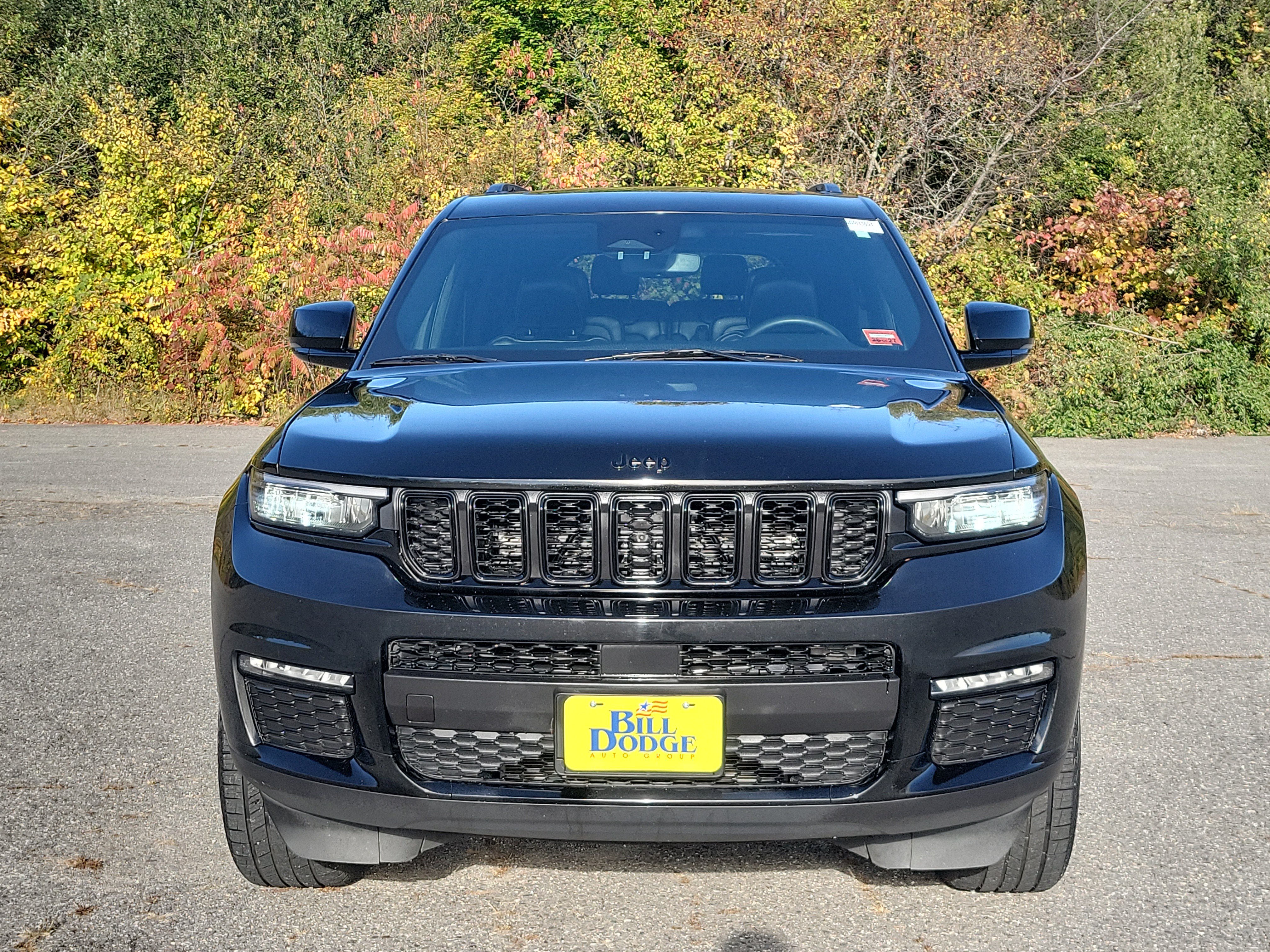 Used 2024 Jeep Grand Cherokee L Limited w/ Black Appearance Package AWD/4WD image 2