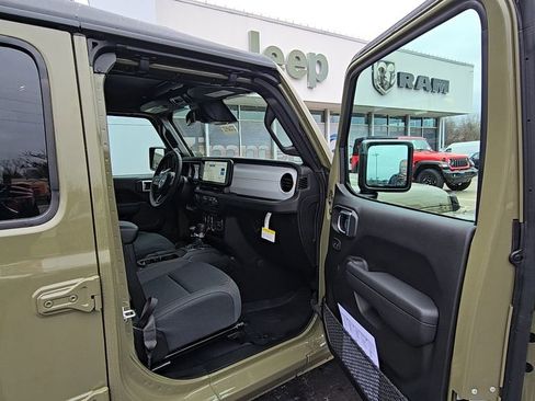 New 2026 Jeep Gladiator Sport image 18