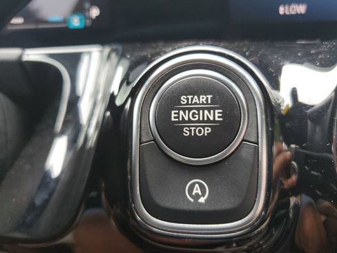 Used 2025 Mercedes-Benz GLA 250 4MATIC image 33