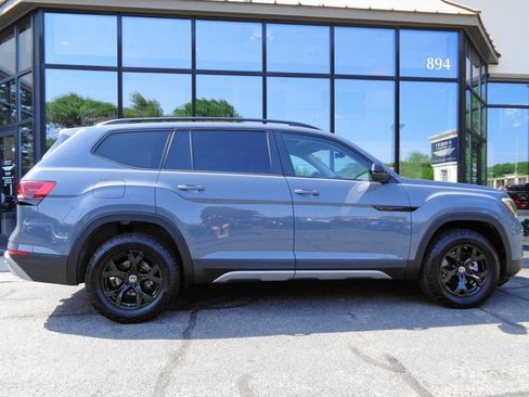 Used 2025 Volkswagen Atlas Peak Edition SE AWD/4WD image 4