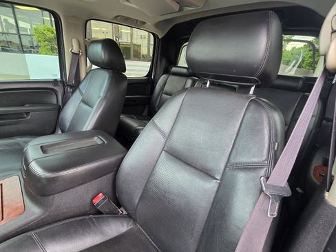 Used 2012 Chevrolet Avalanche LTZ AWD/4WD image 36