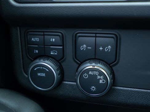 Used 2023 Chevrolet Tahoe LT w/ Luxury Package image 28