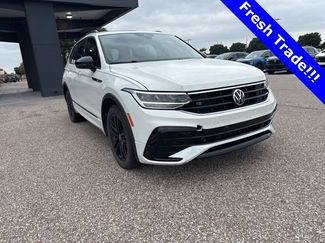 Used 2022 Volkswagen Tiguan SE R-Line image 1