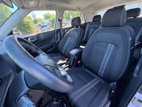 Used 2025 Hyundai Venue SEL image 36