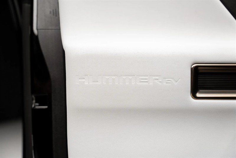 Used 2024 GMC Hummer EV 2X w/ LPO, Illumination Package AWD/4WD image 19