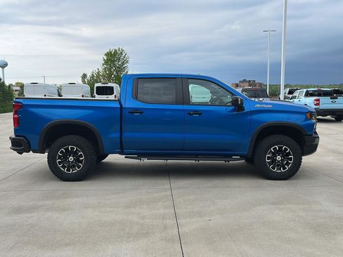 Used 2022 Chevrolet Silverado 1500 ZR2 w/ Technology Package AWD/4WD image 4