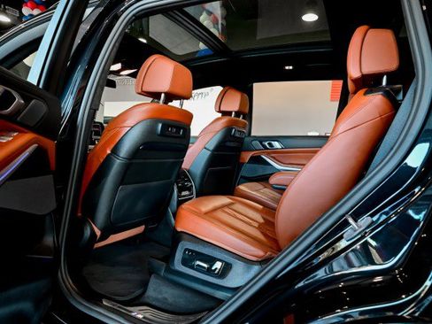 Used 2021 BMW X7 M50i w/ Executive Package image 20