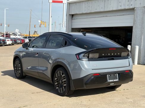 New 2026 Nissan Leaf Platinum+ w/ Cargo Package (Platinum+) FWD image 6