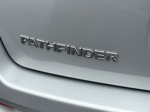 Used 2015 Nissan Pathfinder SL FWD image 9