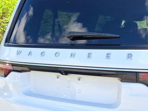 Used 2024 Jeep Wagoneer L Series III w/ Flexible Seating Group AWD/4WD image 31