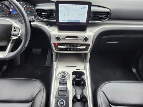 Certified 2022 Ford Explorer XLT w/ Equipment Group 202A image 14