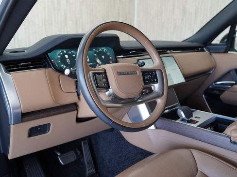 Used 2025 Land Rover Range Rover SE AWD/4WD image 11