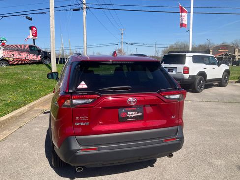 Used 2019 Toyota RAV4 LE w/ Carpet Mat Package image 6
