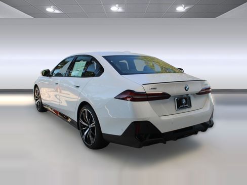Used 2026 BMW 530i xDrive w/ M Sport Package AWD/4WD image 3