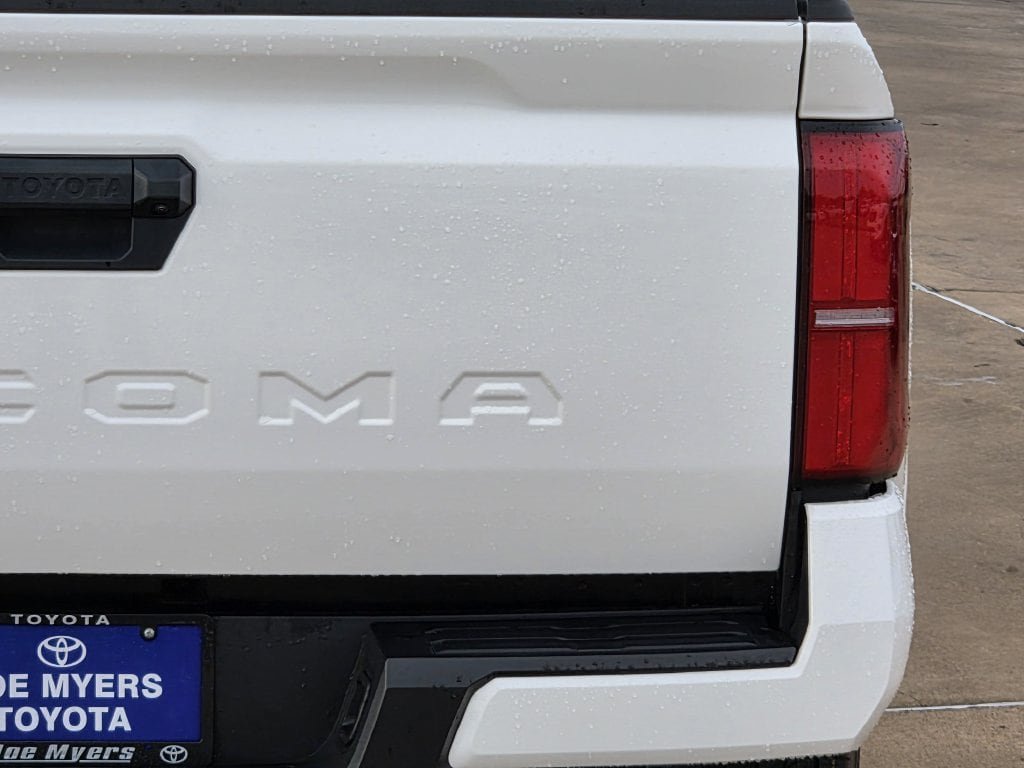 Used 2024 Toyota Tacoma SR5 AWD/4WD image 9