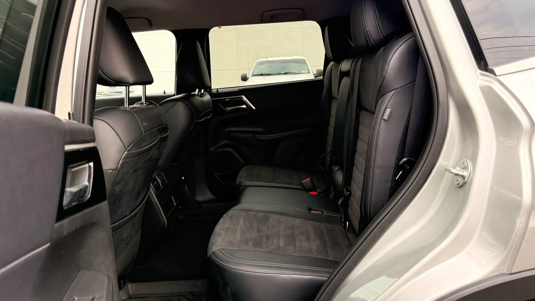 Used 2024 Mitsubishi Outlander FWD image 13