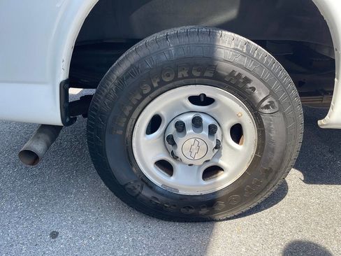 Used 2018 Chevrolet Express 2500 Extended w/ Driver Convenience Package RWD image 11