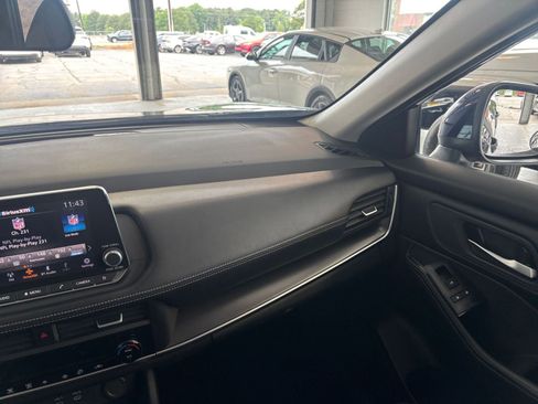 Used 2025 Nissan Rogue SV AWD/4WD image 37