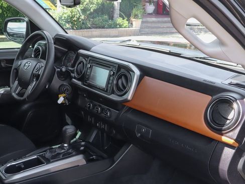 Used 2019 Toyota Tacoma SR5 RWD image 38