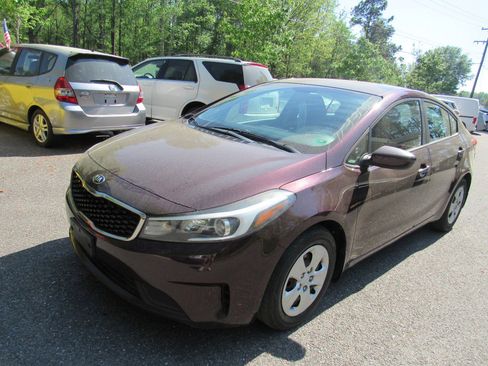 Used 2017 Kia Forte LX FWD image 2