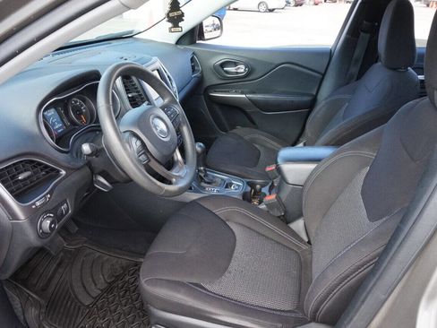 Used 2019 Jeep Cherokee Latitude w/ Popular Appearance Group image 11