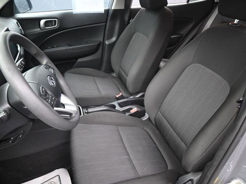 Used 2022 Hyundai Venue SE FWD image 23