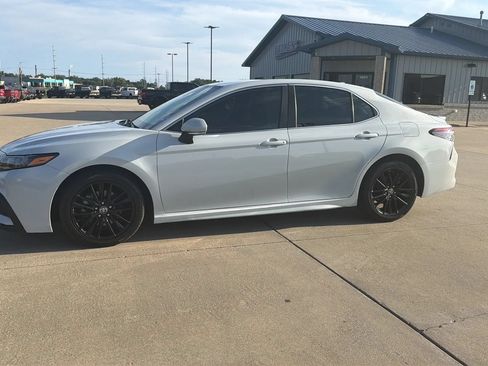 Used 2022 Toyota Camry SE FWD image 7