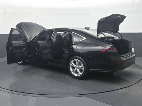 Certified 2025 Honda Accord LX image 39