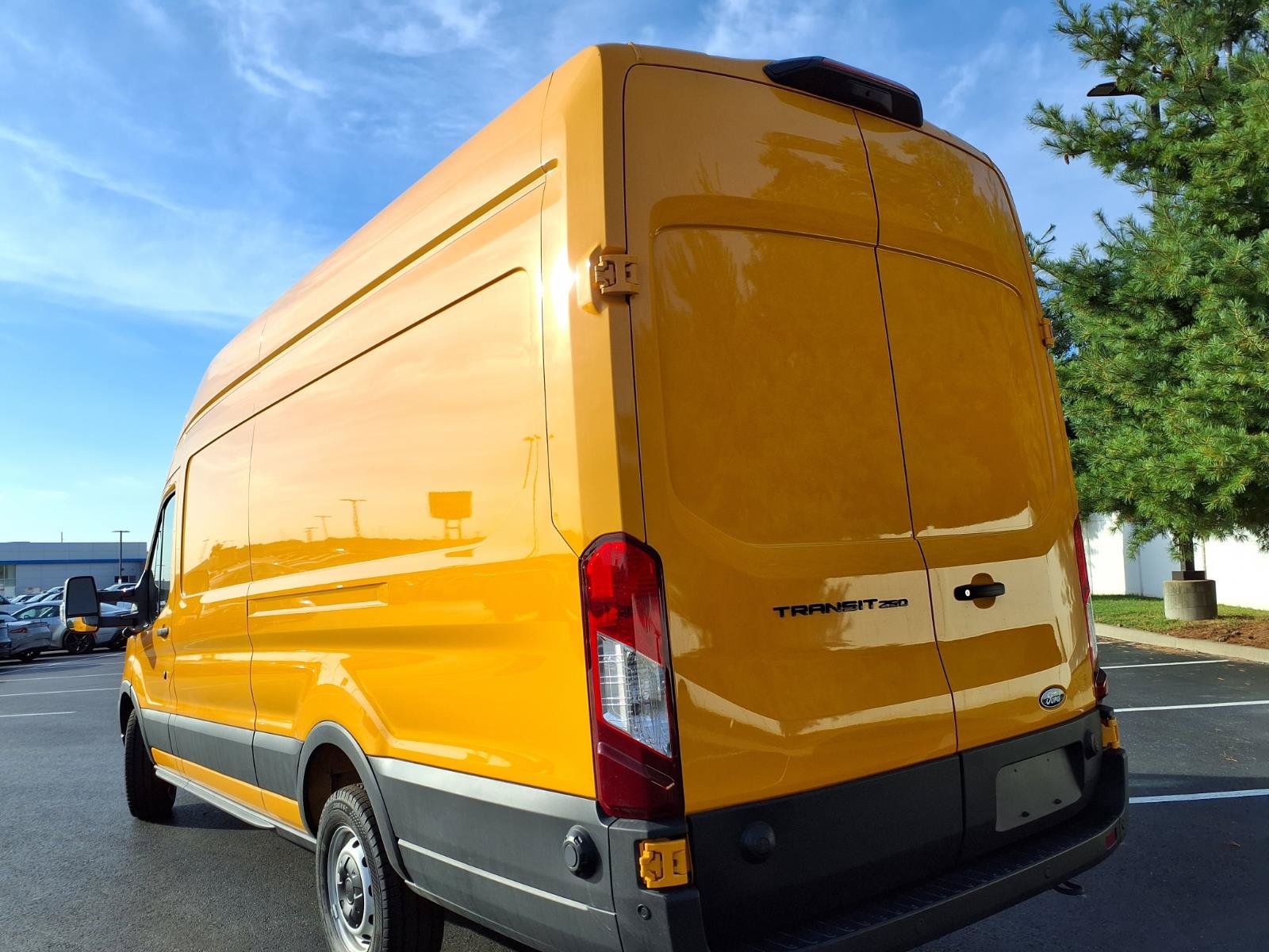 Used 2026 Ford Transit 250 148 High Roof Extended w/ Load Area Protection Package RWD image 26