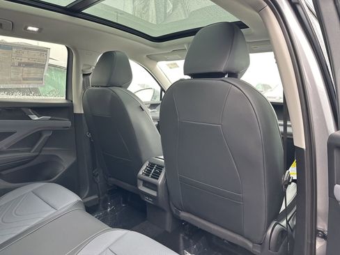 New 2026 Volkswagen Tiguan SE image 29