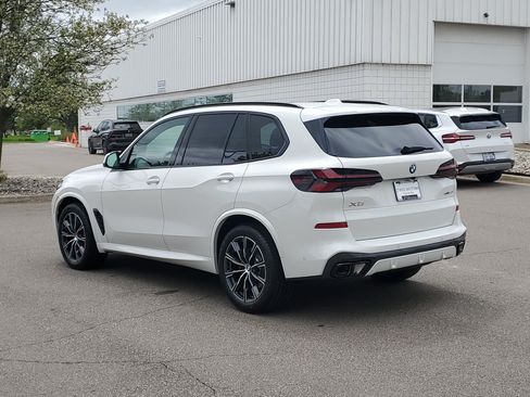 New 2026 BMW X5 xDrive40i w/ M Sport Package AWD/4WD image 2