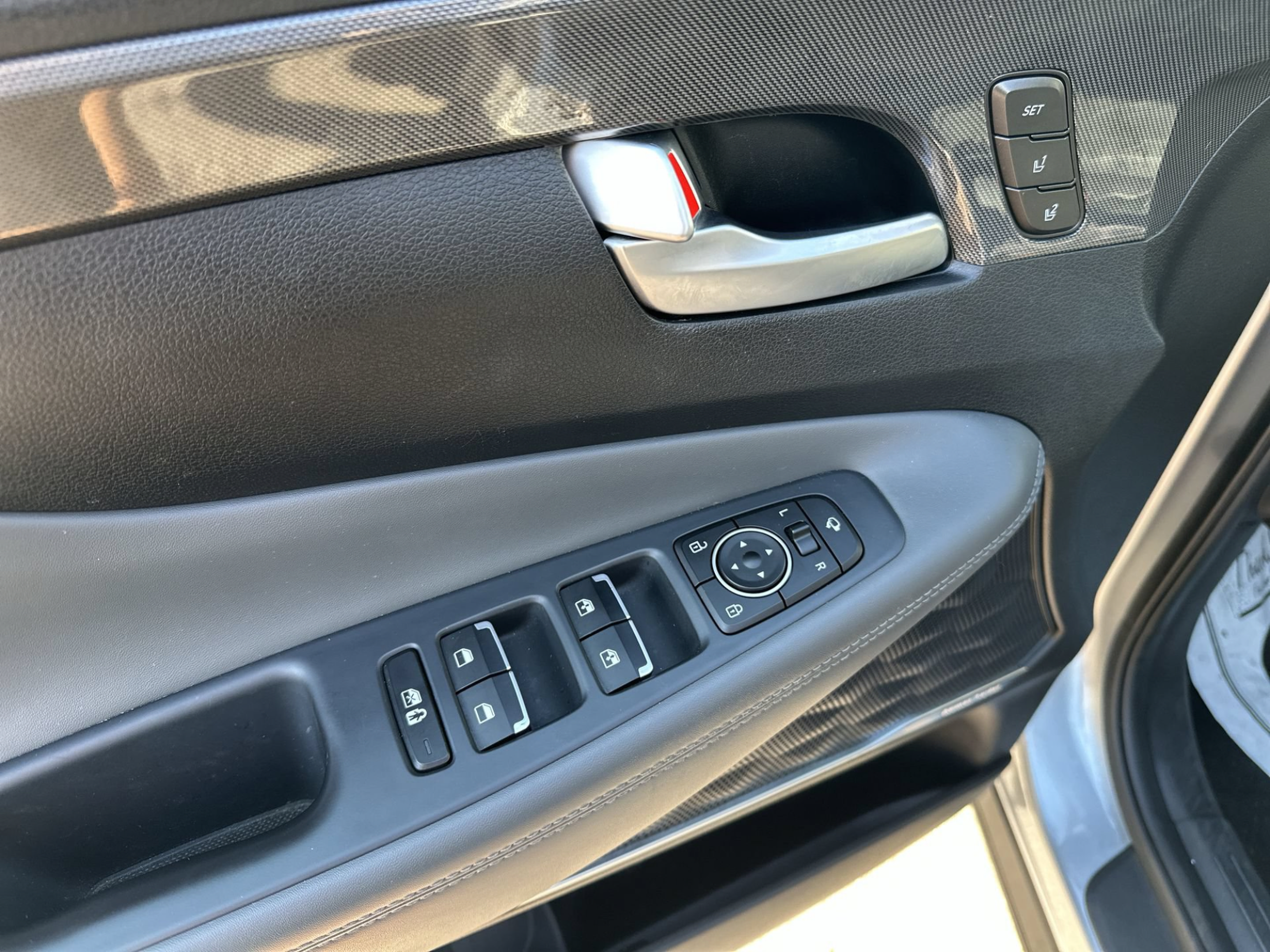Used 2022 Hyundai Santa Fe Limited FWD image 15