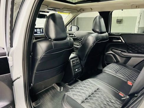 Used 2025 Mitsubishi Outlander SEL AWD/4WD image 27