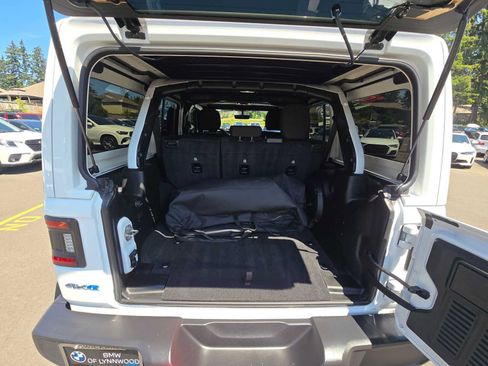 Used 2023 Jeep Wrangler Unlimited Rubicon 4xe w/ Cold Weather Group AWD/4WD image 14