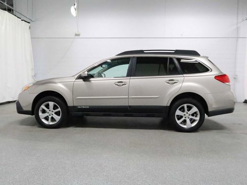 Used 2014 Subaru Outback 2.5i Premium AWD/4WD image 2