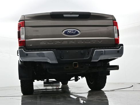 Used 2018 Ford F250 XLT w/ XLT Premium Package AWD/4WD image 31