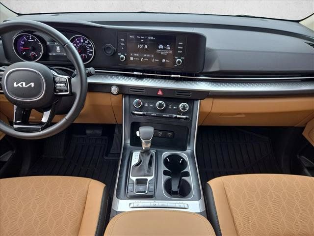Used 2024 Kia Carnival LX FWD image 17