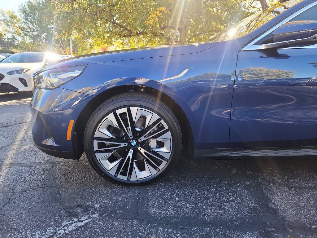 Certified 2026 BMW 530i xDrive w/ Premium Package AWD/4WD image 9